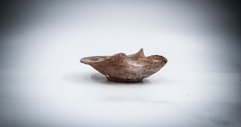 LATE BRONZE AGE CLAY OIL LAMP