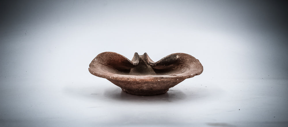 LATE BRONZE AGE CLAY OIL LAMP